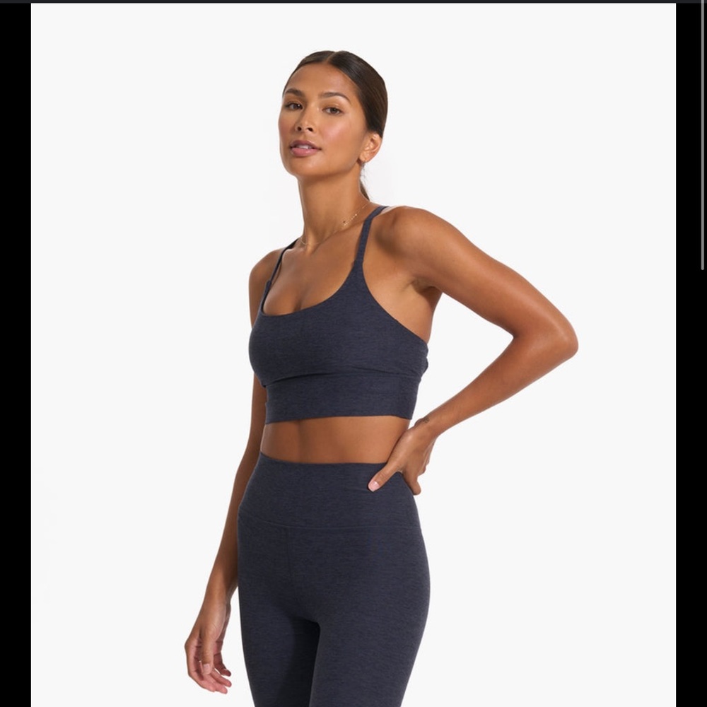Vuori Long line elevation bra midnight size medium